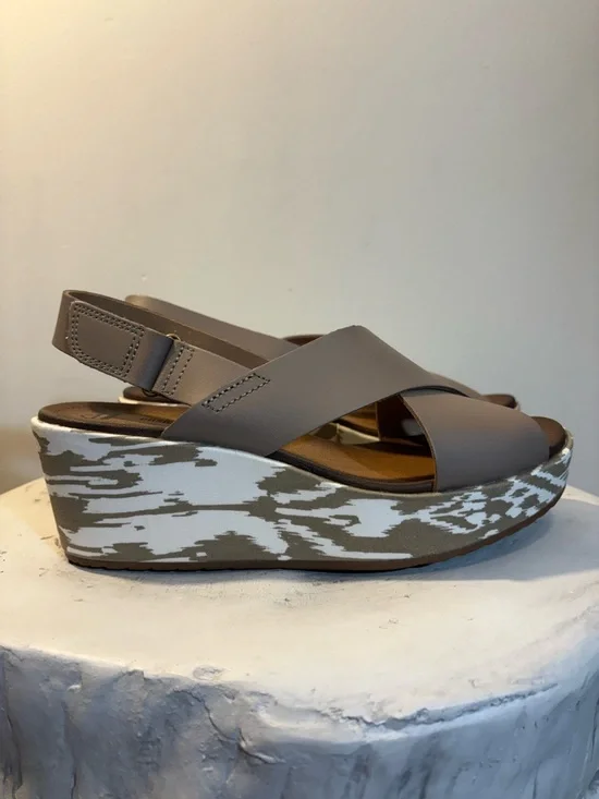 Taupe Clarks Stasha Hale Leather Wedge Velcro Strap Platform Aztec Sandals 8.5 - Picture 1 of 8